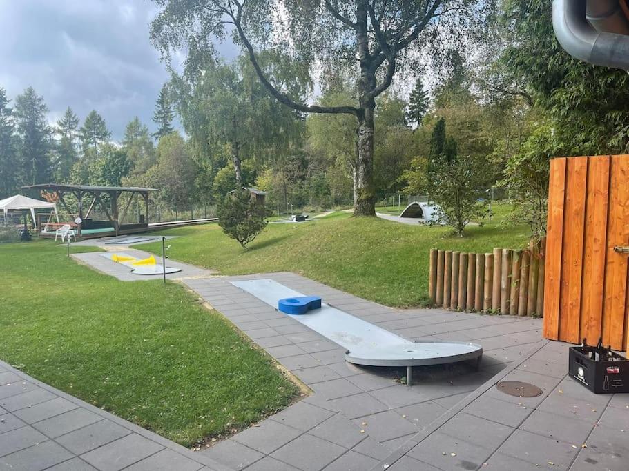 Gemuetliche Villa Am Waldrand In Taunusstein Exterior foto